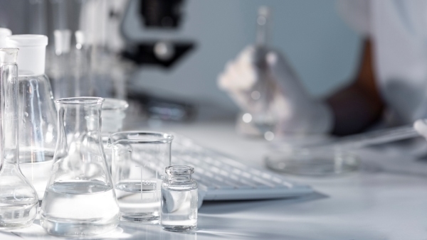 Isopropanol có các tính chất hóa học đặc biệt