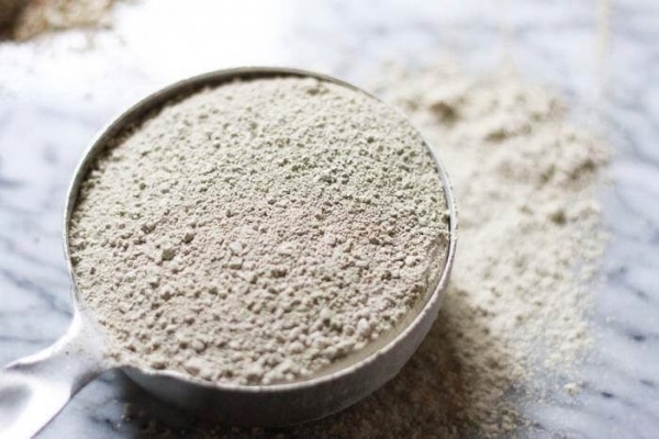 Đất sét Bentonite là loại khoáng sét tự nhiên, thường ở dạng hạt siêu nhỏ màu xám