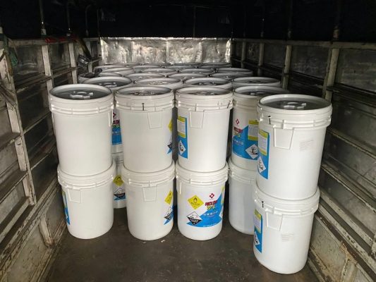 Dùng hóa chất Chlorine (Shocking)